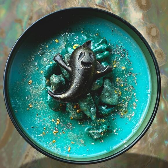 Hotel Nevermore Luxury Wickless Candle: Poolside Summer Floral Scent - Picture 4 of 10